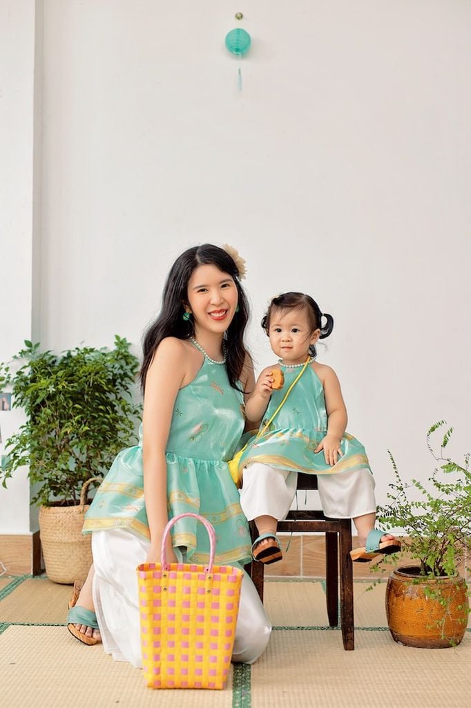 Áo yếm xòe organza Hoa Niên Ca BÉ - Xanh ngọc