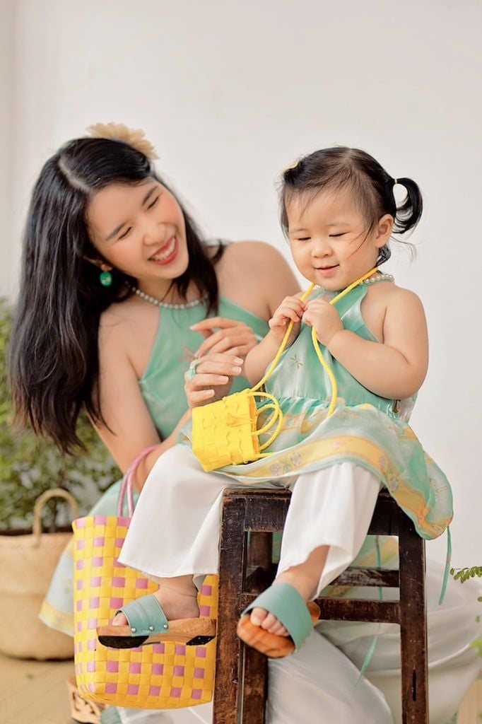 Áo yếm xòe organza Hoa Niên Ca BÉ - Xanh ngọc