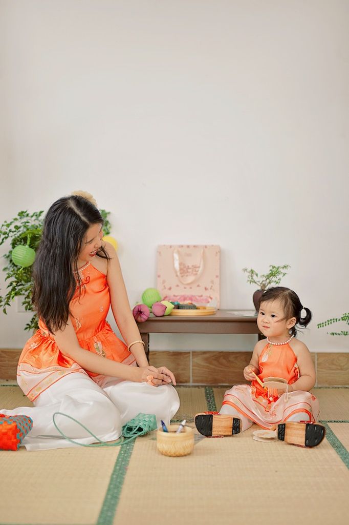 Áo yếm xòe organza Hoa Niên Ca BÉ - Cam