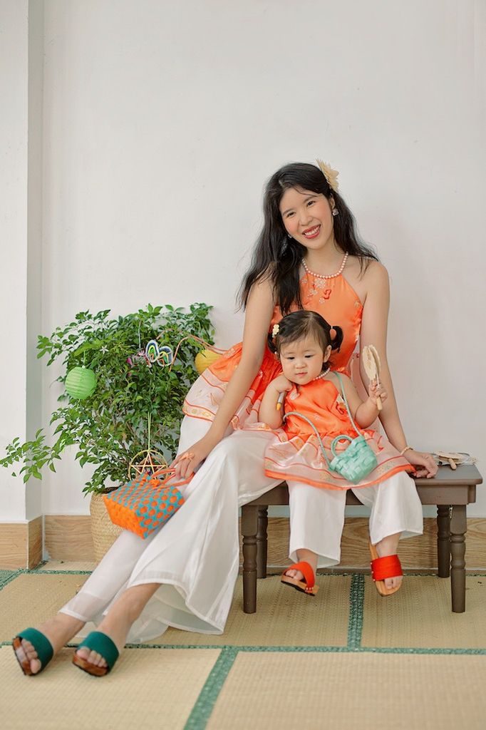 Áo yếm xòe organza Hoa Niên Ca BÉ - Cam