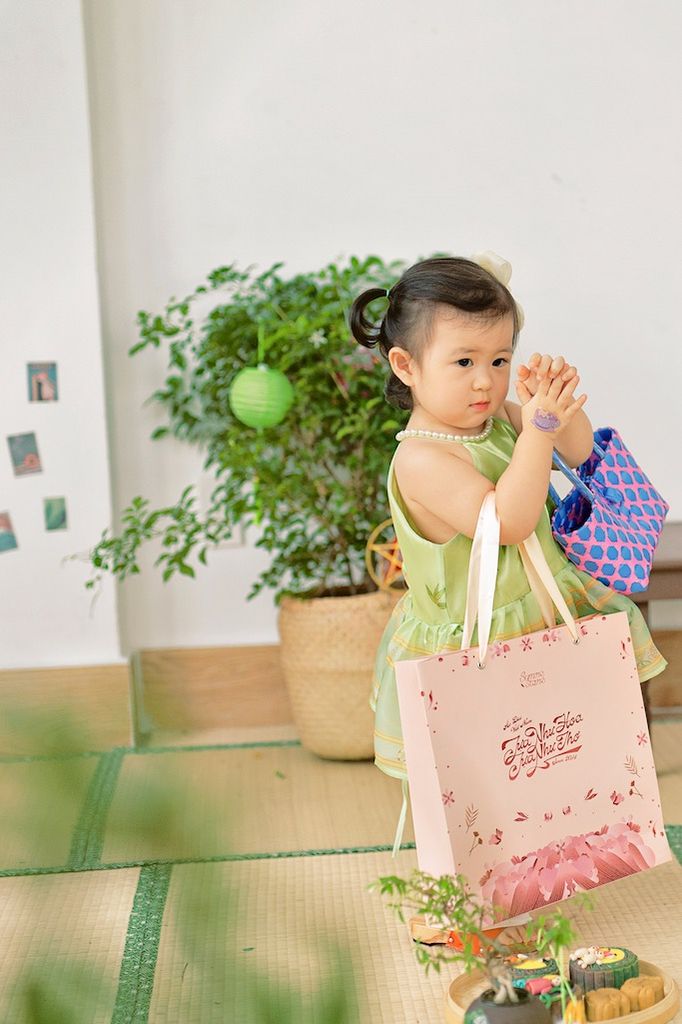 Áo yếm xòe organza Hoa Niên Ca BÉ - Xanh cốm