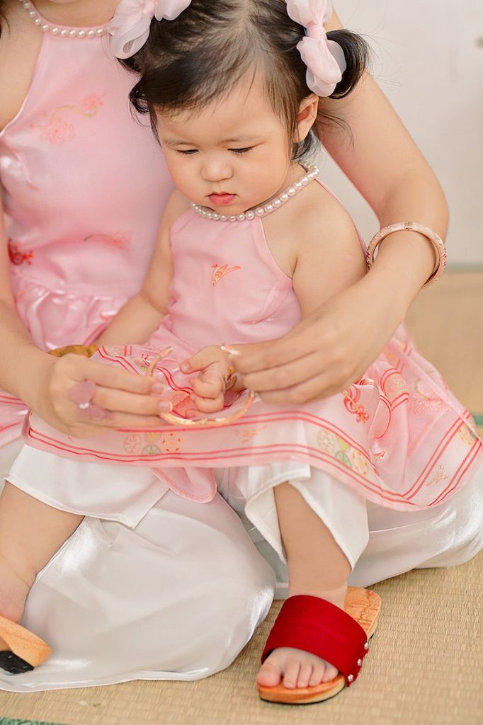 Áo yếm xòe organza Hoa Niên Ca BÉ - Hồng