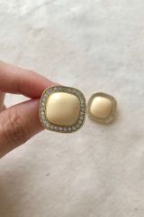 Hoa tai D1917 Đá vuông kem retro