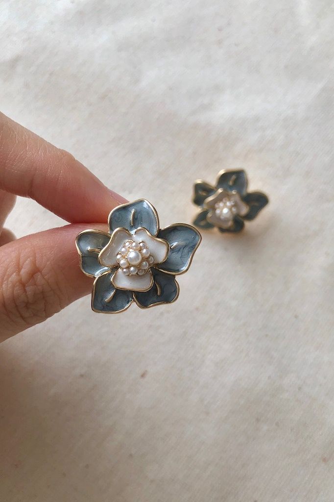 Hoa tai D1905 Hoa 5 cánh xà cừ xanh xám