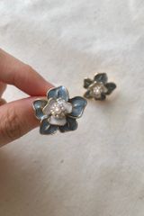 Hoa tai D1905 Hoa 5 cánh xà cừ xanh xám