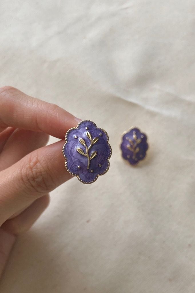 Hoa tai D1907 Bầu dục viền lượn sóng tím