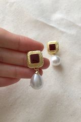 Hoa tai D1911 Đá nâu vuông phối hạt ngọc bầu dục