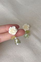 Hoa tai D2006 Hoa tai hoa hồng kem lá xanh