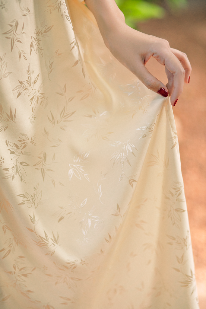 Áo dài Truyền thống Gấm Khuê Gia - Kem nhạt