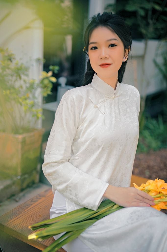 Áo dài Kiểu xưa Xuân Thời - Gấm trắng