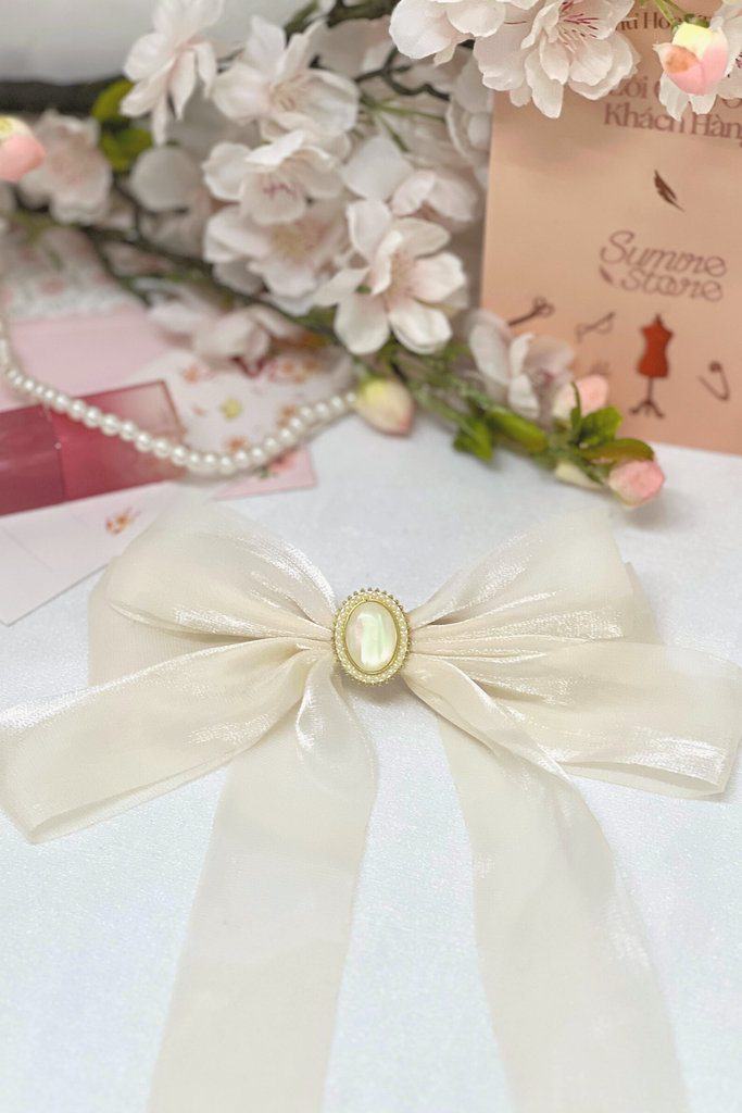 Kẹp tóc KE-052 nơ ba tầng organza trắng đính hạt ngọc vintage