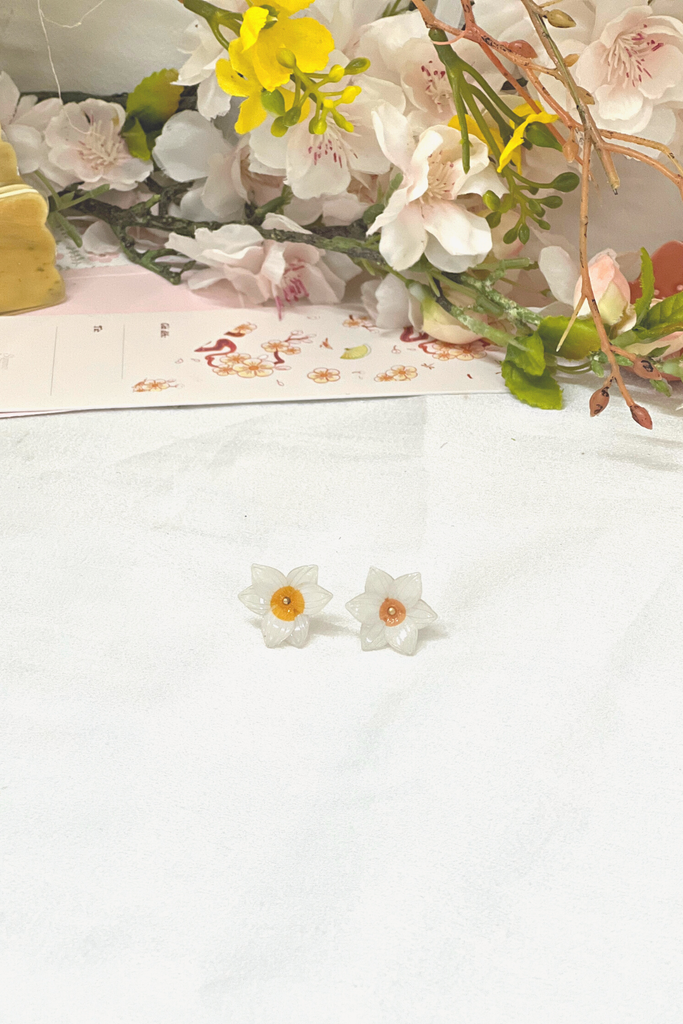 Hoa tai NK-074 hoa thủy tiên trắng nhụy cam