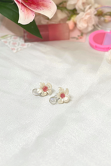 Hoa tai NK-082 hoa ly trắng nhụy hồng đính giọt nước