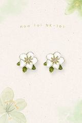 Hoa tai NK-101 5 cánh trắng nhụy vàng lá xanh