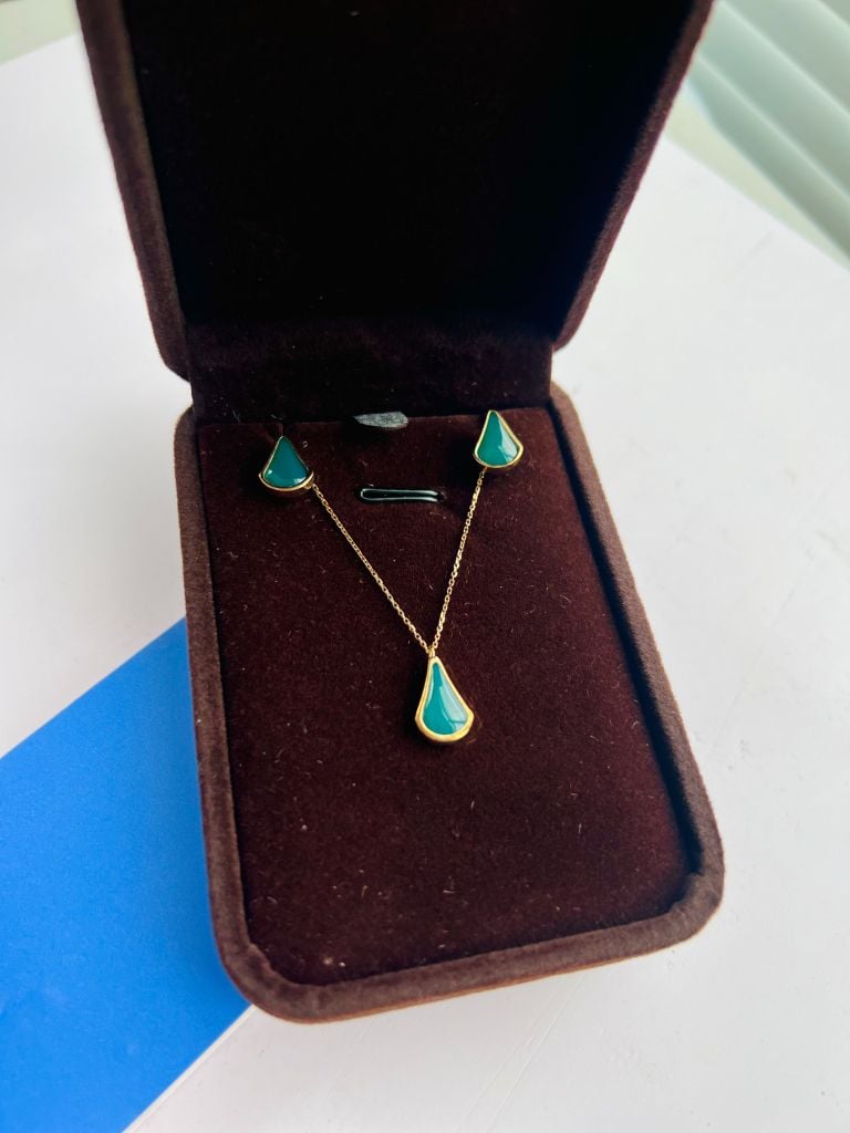 Hoa tai vàng 10K mặt đá Achates màu Green size 10x7x3 HRBD-013