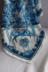 Khăn lụa tơ tằm tự nhiên Việt Nam họa tiết hình học xanh