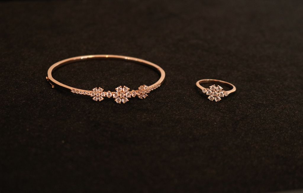 Trang sức lắc tay vàng hồng 14K hoa đá CZ IFBL02923.2