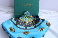 Khăn lụa tơ tằm tự nhiên Việt Nam Màu Xanh Blue 90*90cm