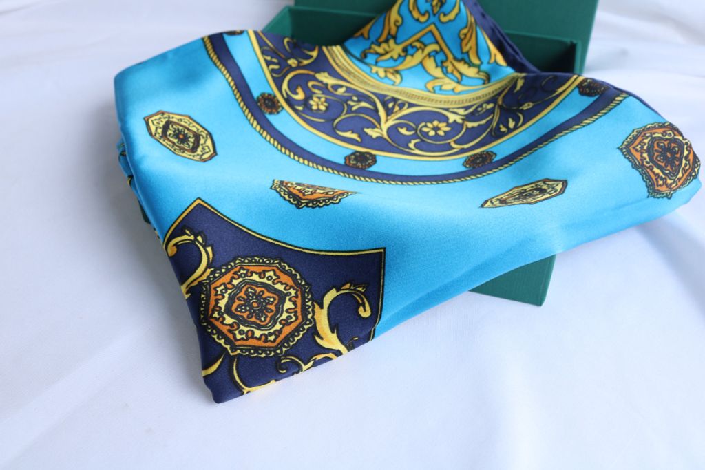 Khăn lụa tơ tằm tự nhiên Việt Nam Màu Xanh Blue 90*90cm