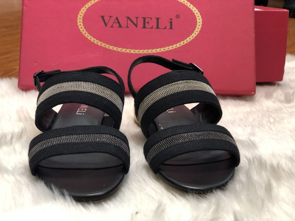 Sandal Vaneli Brylee sz 4.5 Black 305168 Authentic