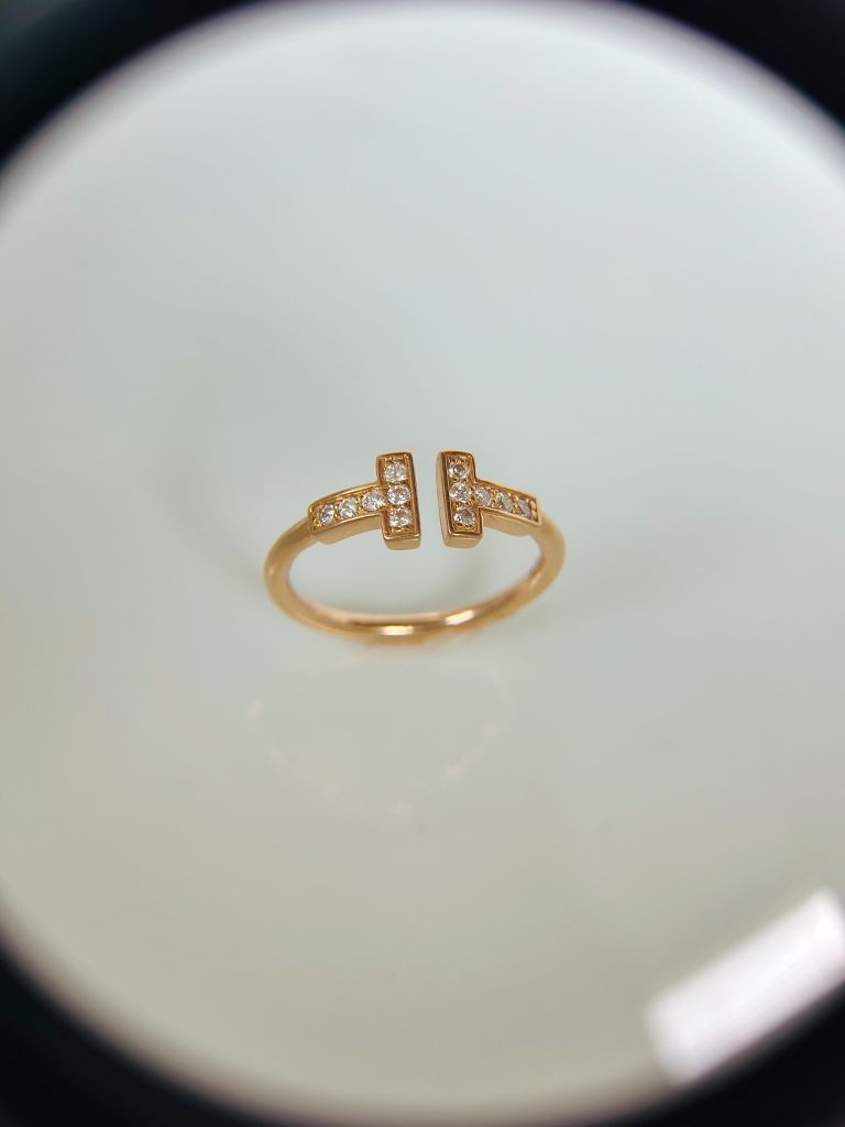 Nhẫn vàng hồng 18K 12 kim cương tấm tự nhiên