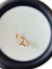 Nhẫn vàng hồng 18K 12 kim cương tấm tự nhiên