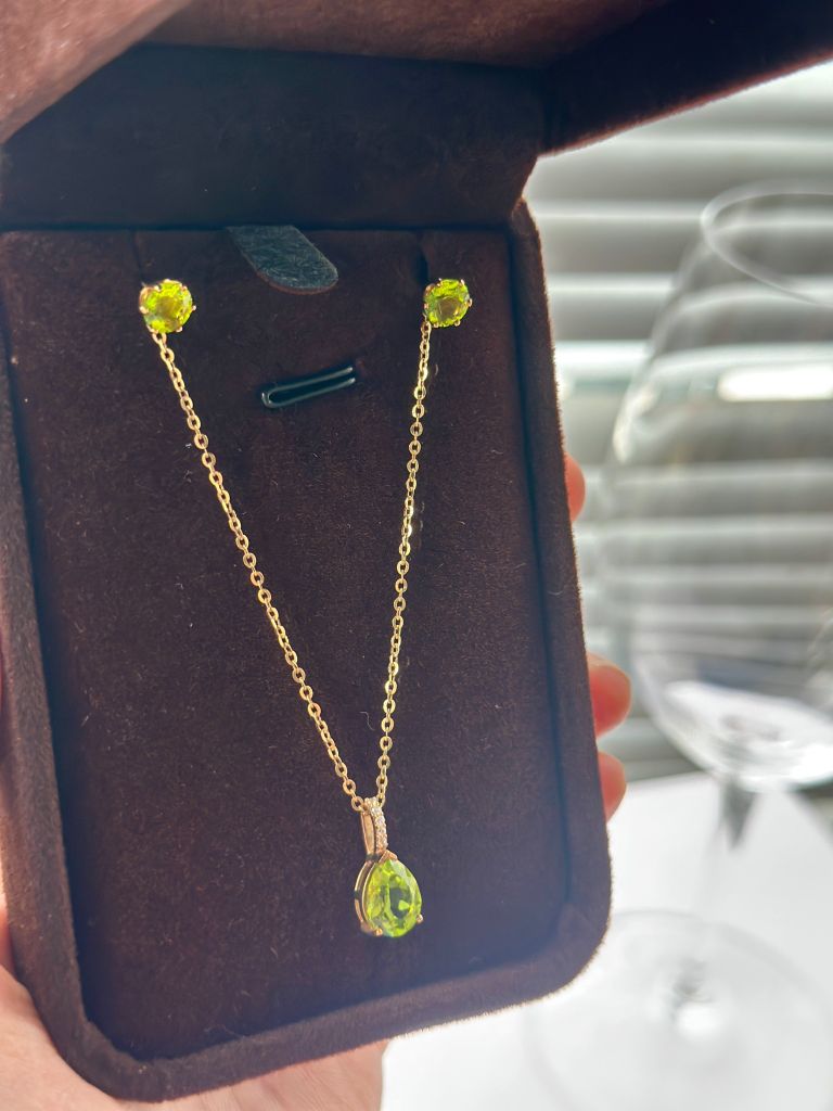 Mặt dây vòng cổ vàng 10K mặt đá Peridot sz 8.5x7 HRBD-004