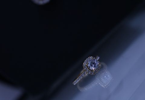 Trang sức N.K18.YG đá CZ chủ 5mm 18YCZCZN90038.1