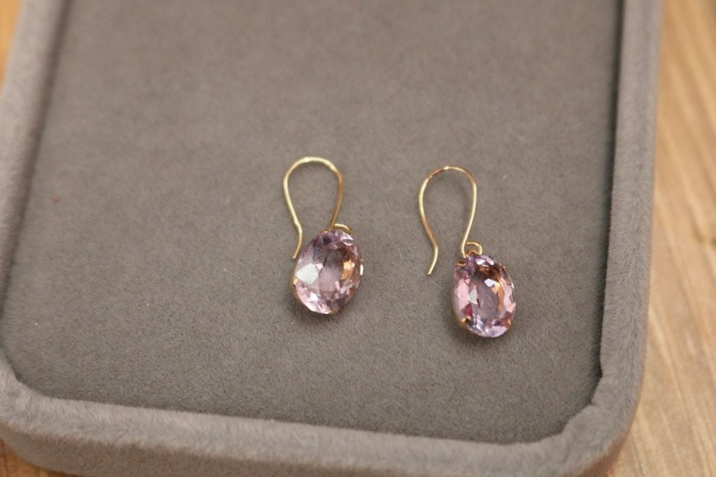 Hoa tai đá Amethyst