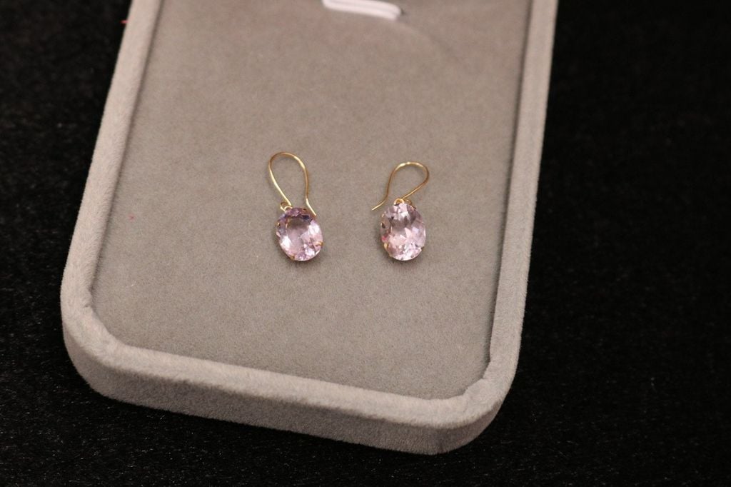 Hoa tai đá Amethyst