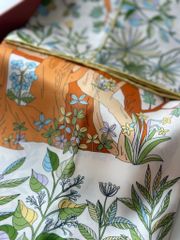 Khăn lụa tơ tằm tự nhiên Việt Nam Khu vườn mùa thu - màu vàng