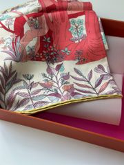 Khăn lụa tơ tằm tự nhiên Việt Nam Khu vườn mùa thu - màu đỏ