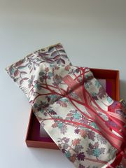 Khăn lụa tơ tằm tự nhiên Việt Nam Khu vườn mùa thu - màu đỏ