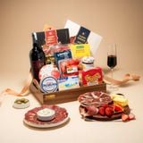  Wine & Gourmet Delights Hamper / Khay Gỗ Thịt Nguội Và Rượu Vang Đỏ Cao Cấp 