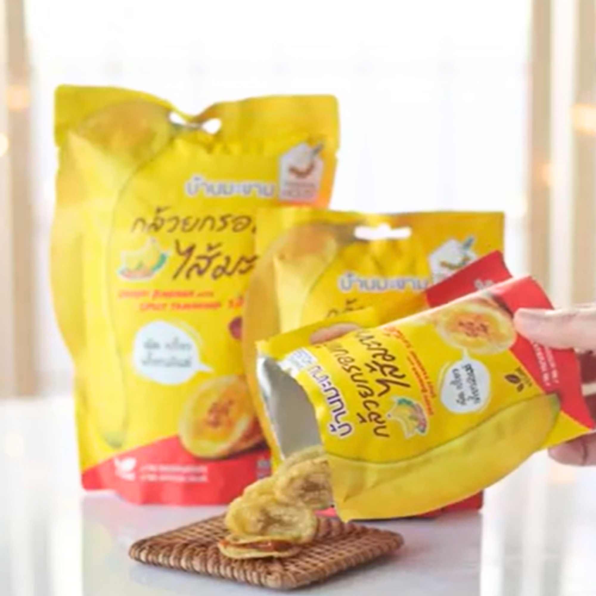 Chuối sấy giòn nhân mứt me cay Tamarind House 90g 