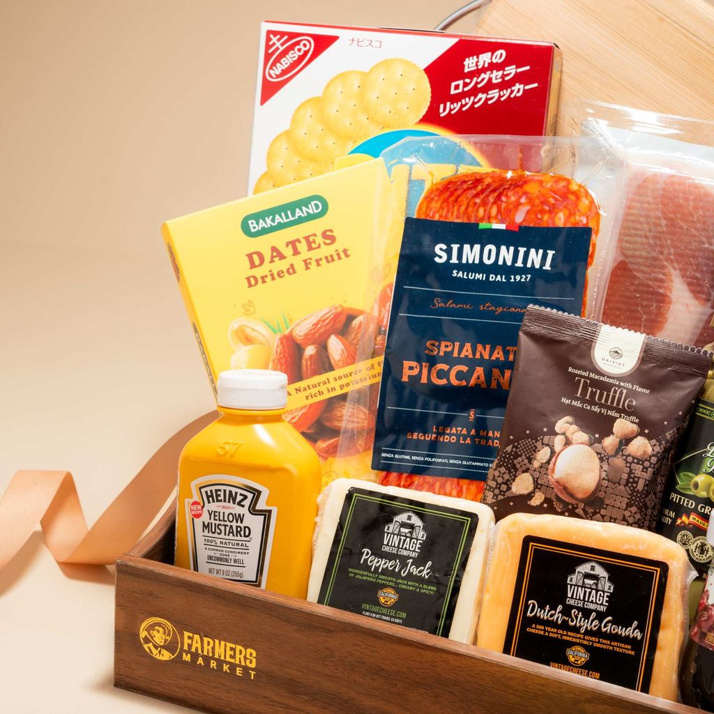  Wine & Charcuterie Wooden Tray / Khay Thịt Nguội và Rượu Vang Tinh Tế 