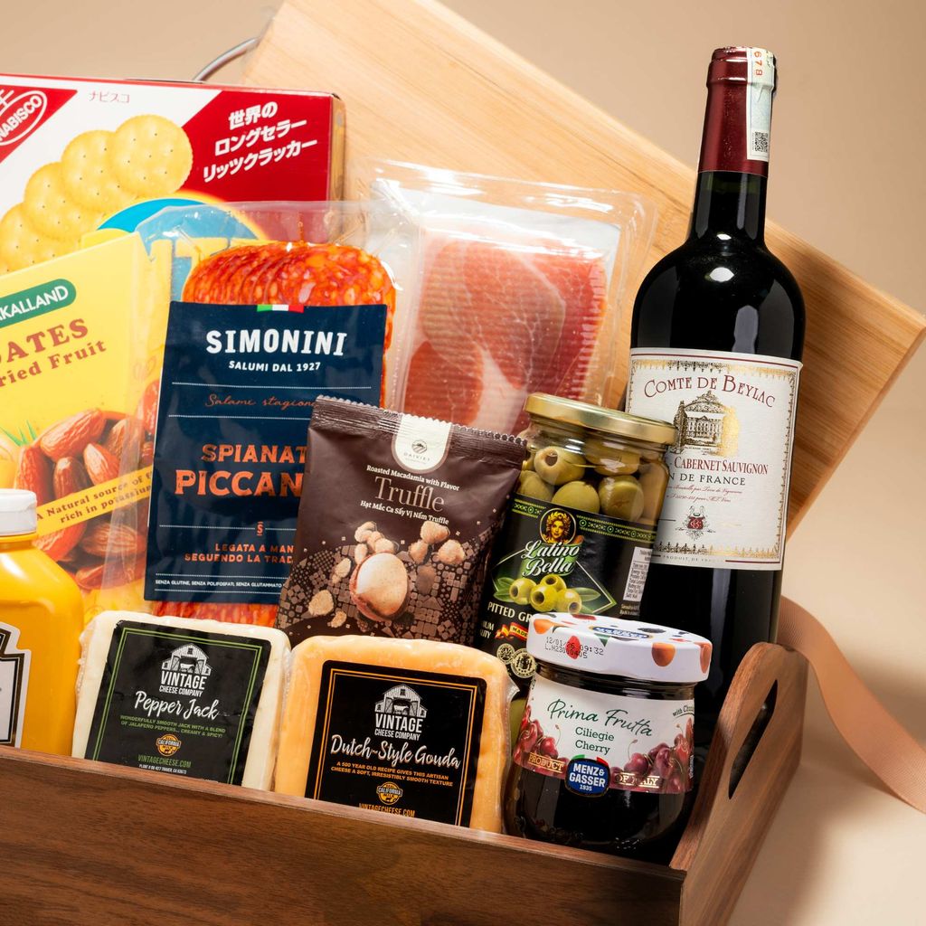  Wine & Charcuterie Wooden Tray / Khay Thịt Nguội và Rượu Vang Tinh Tế 
