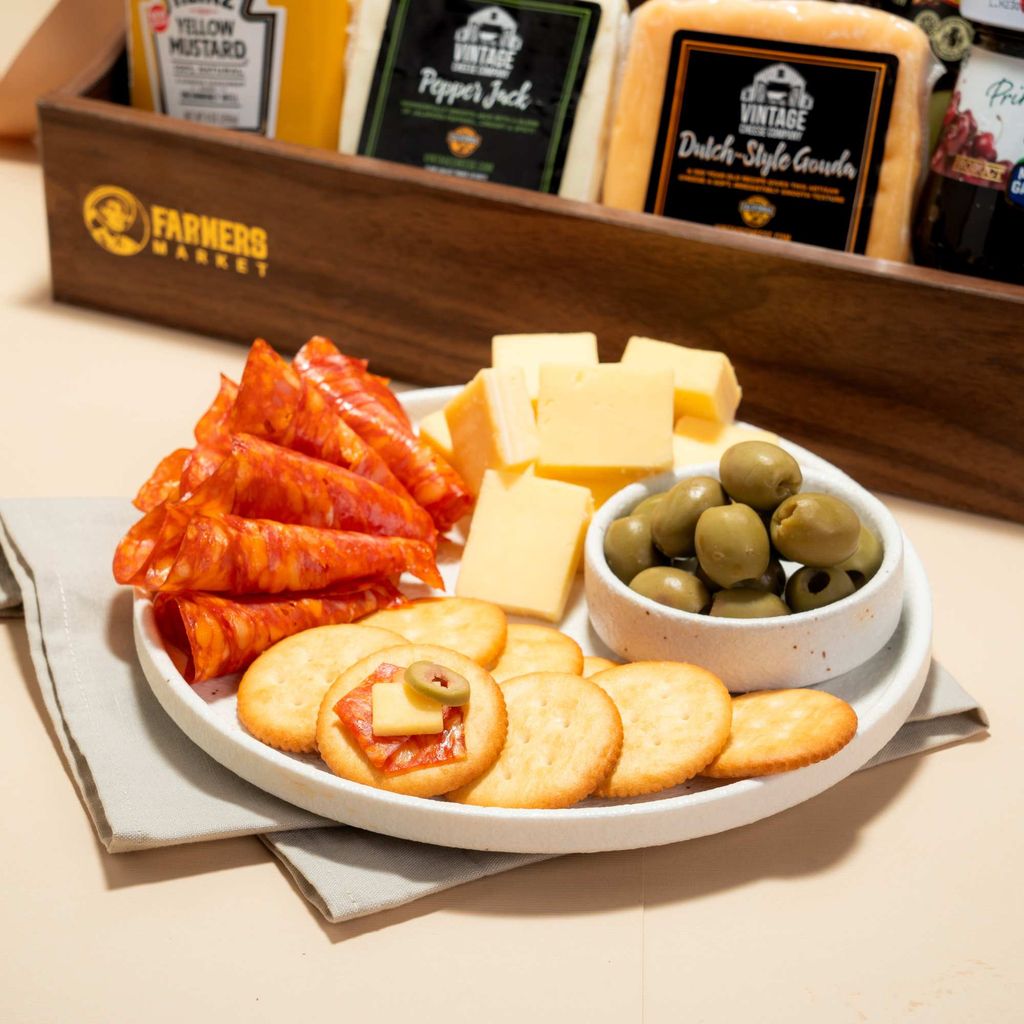  Wine & Charcuterie Wooden Tray / Khay Thịt Nguội và Rượu Vang Tinh Tế 