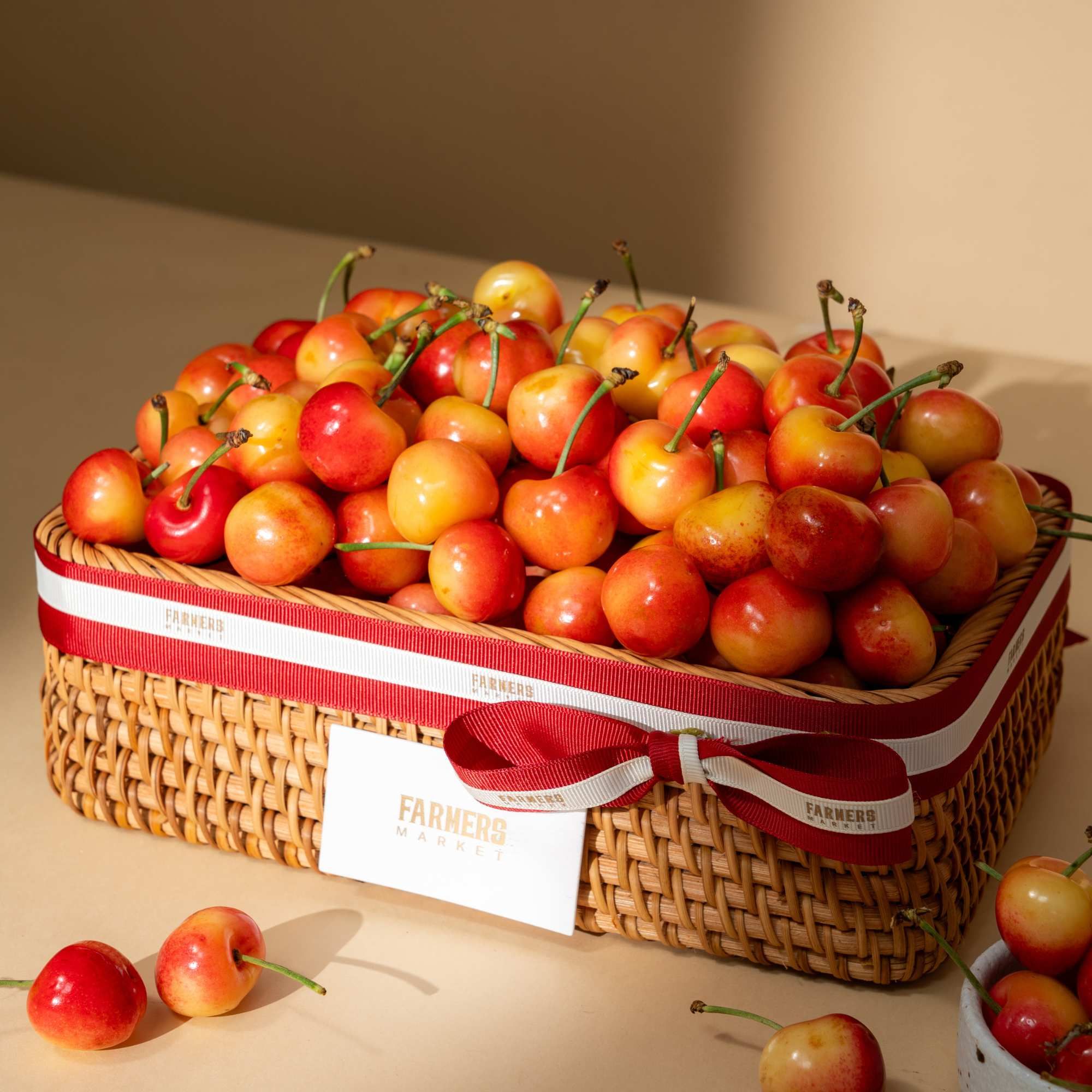  Giỏ Quà Cherry Vàng Sang Trọng 