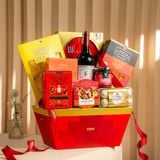  Giỏ Quà Rượu Vang và Ăn Nhẹ Tone Đỏ Thanh Lịch 