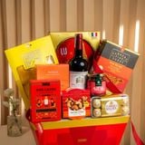  Giỏ Quà Rượu Vang và Ăn Nhẹ Tone Đỏ Thanh Lịch 