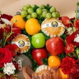  Giỏ Quà Trái Cây Và Hoa Ecuador Đỏ Sang Trọng 