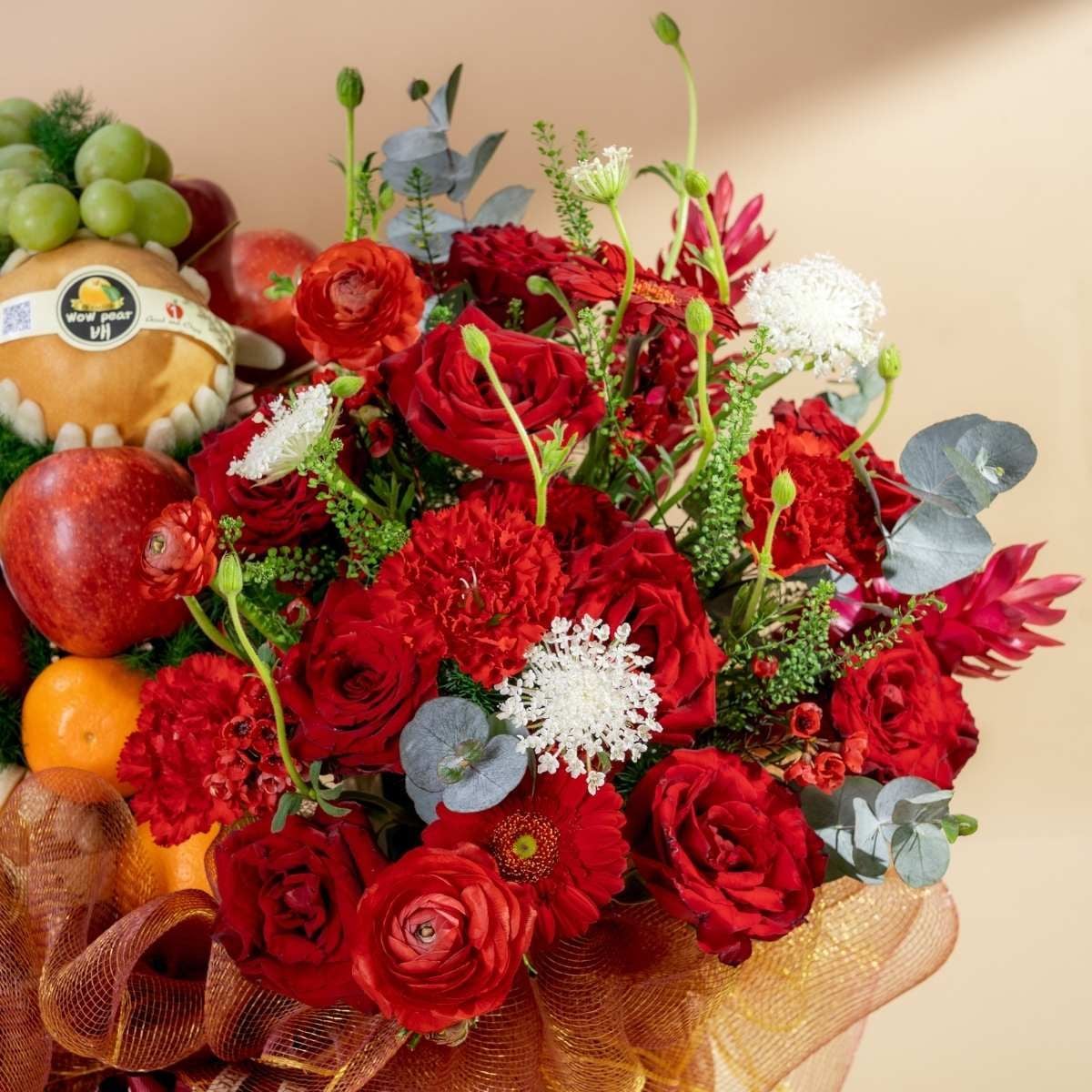  Giỏ Quà Trái Cây Và Hoa Ecuador Đỏ Sang Trọng 