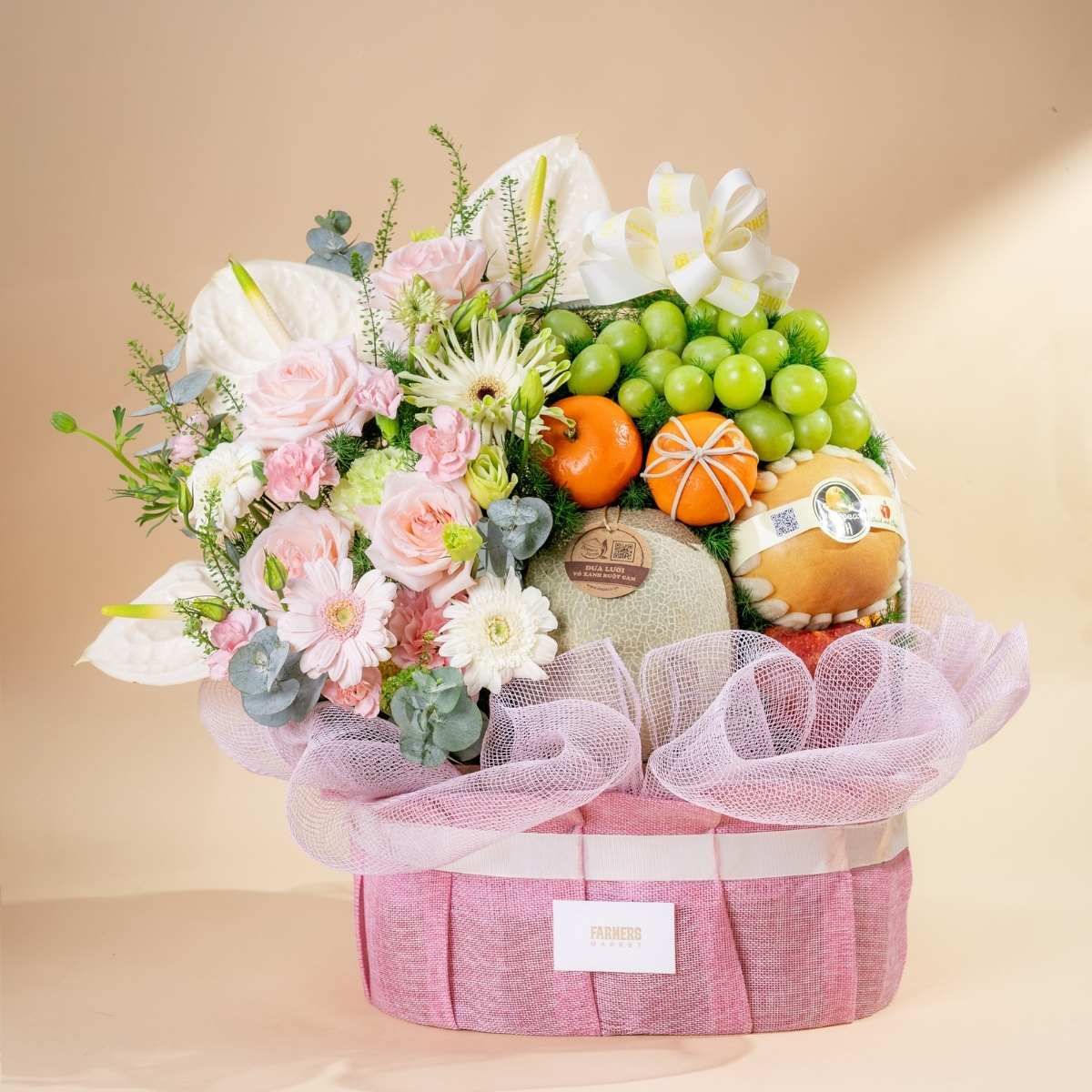  Giỏ Quà Trái Cây Và Hoa Tone Hồng Trắng Thanh Lịch 