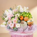  Giỏ Quà Trái Cây Và Hoa Tone Hồng Trắng Thanh Lịch 