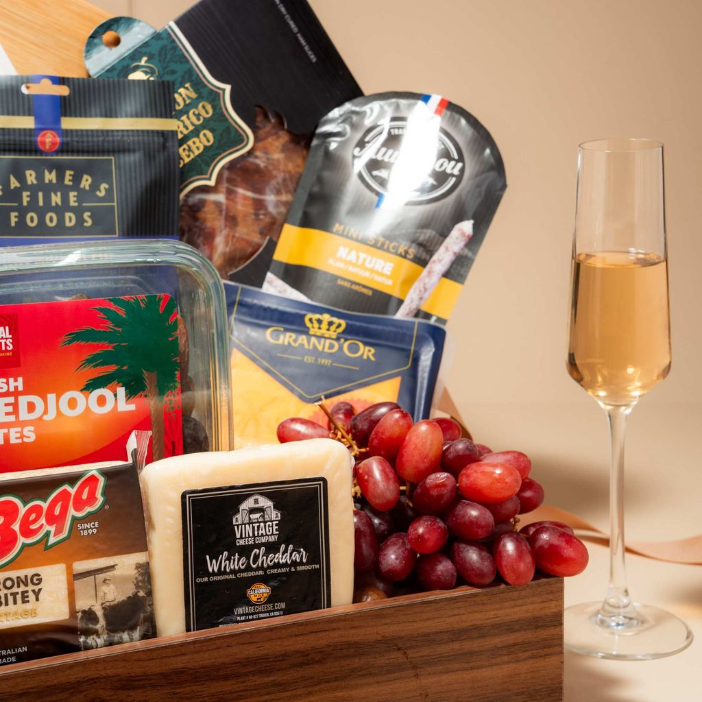  Gourmet Woodland Wine Set / Khay Thịt Nguội và Rượu Vang Sang Trọng 