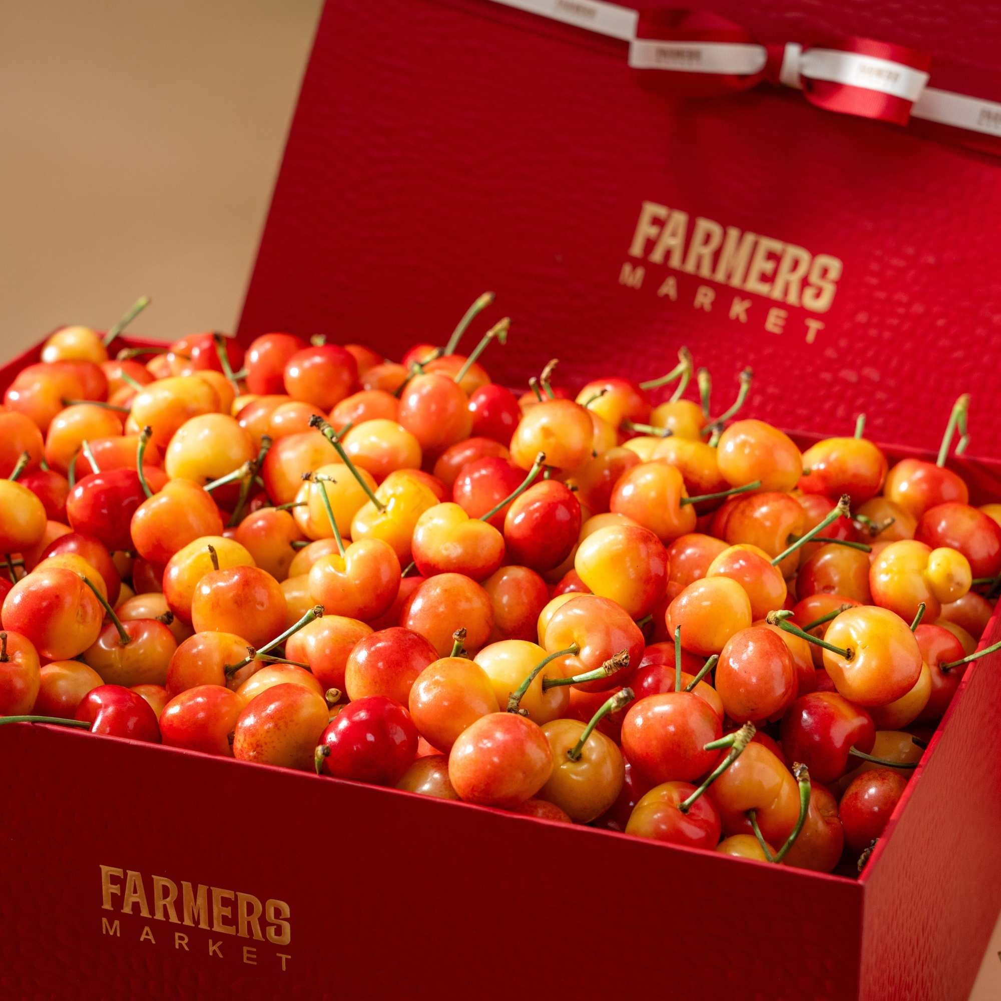  Hộp Quà Cherry Vàng Tone Đỏ Cao Cấp 