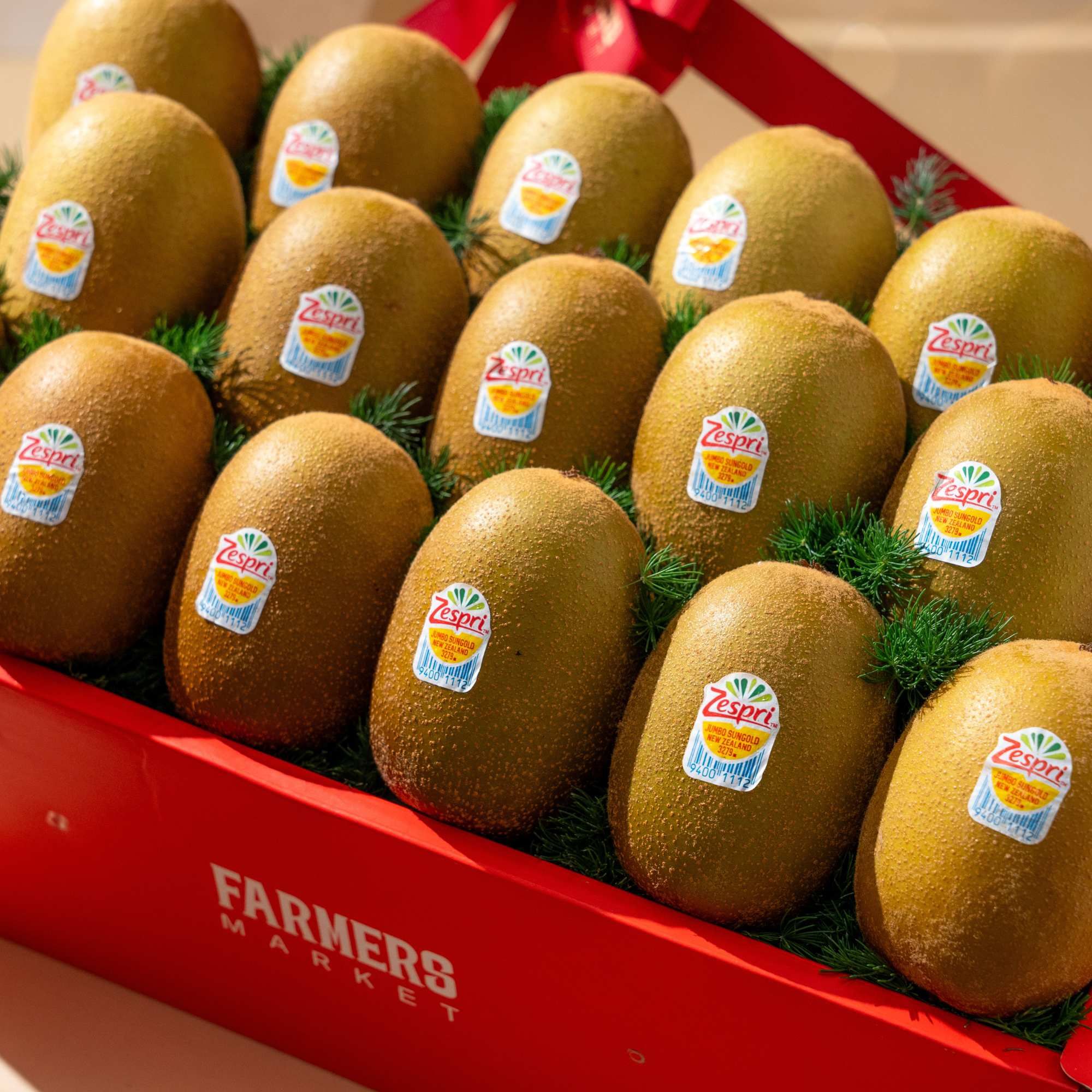  Hộp quà Kiwi vàng tone đỏ tinh tế 