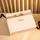  Hộp Quà Rượu Vang Đỏ và Đồ Ngọt Tone Kem Thanh Lịch 