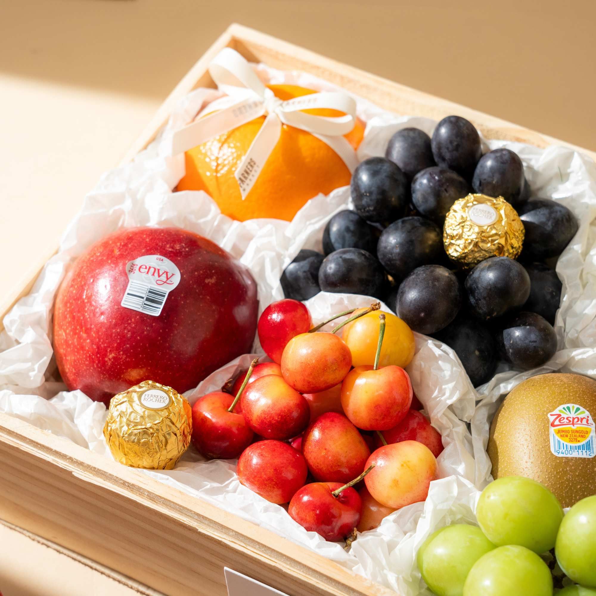  Hộp Quà Trái Cây Hỗn Hợp Và Socola Thanh Lịch 